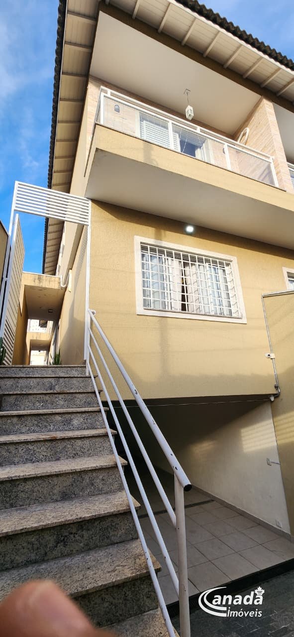 Sobrado com 4 dormitórios em Osasco
